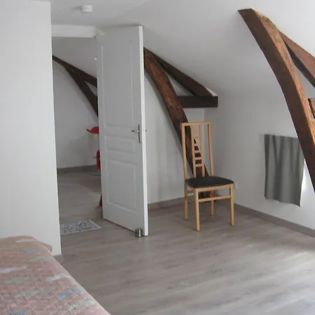 Les Pyreneales Dans Le Madiranais * Lascazeres