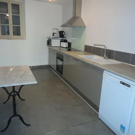 Les Pyreneales Dans Le Madiranais Lascazeres