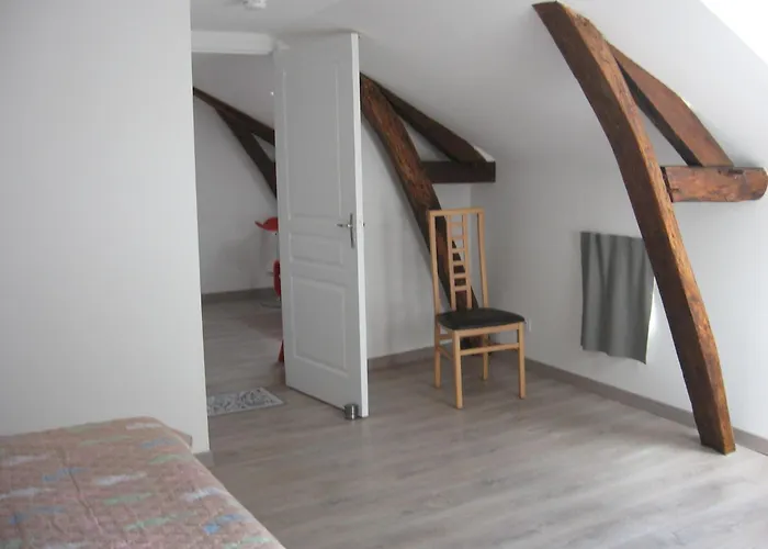 Les Pyreneales Dans Le Madiranais * Lascazeres