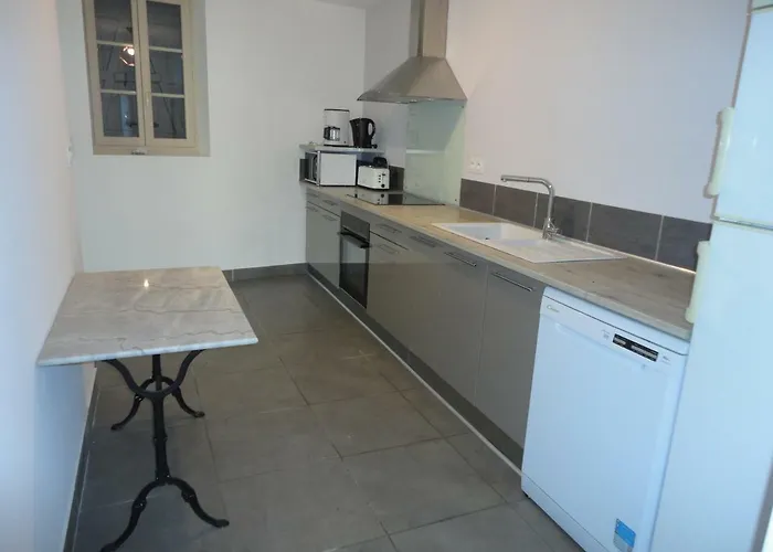 Les Pyreneales Dans Le Madiranais Lascazeres